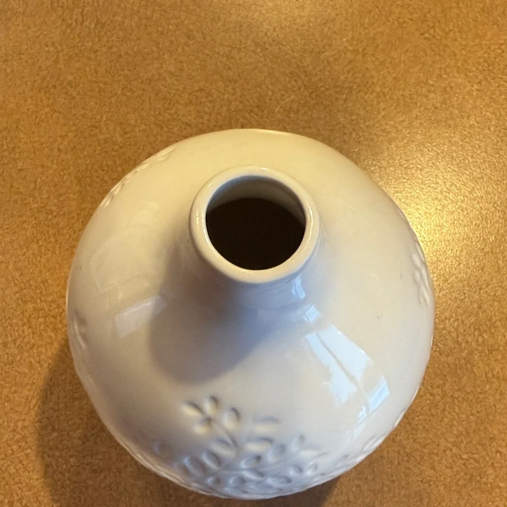 Crate&Barrel Lucy Textured Cream Vase 6”